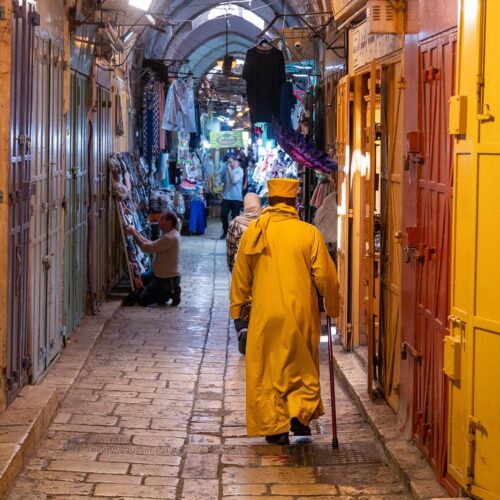 תמונה 4 מהצגת תערוכת הצילום "בין פסיעה למבט: דיוקן מקומי"