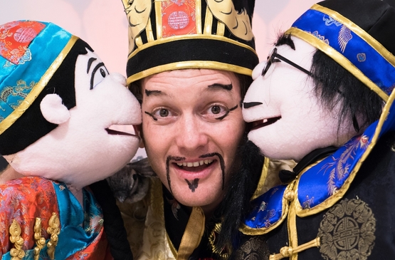 הזמיר ומלך סין הצגת ילדים